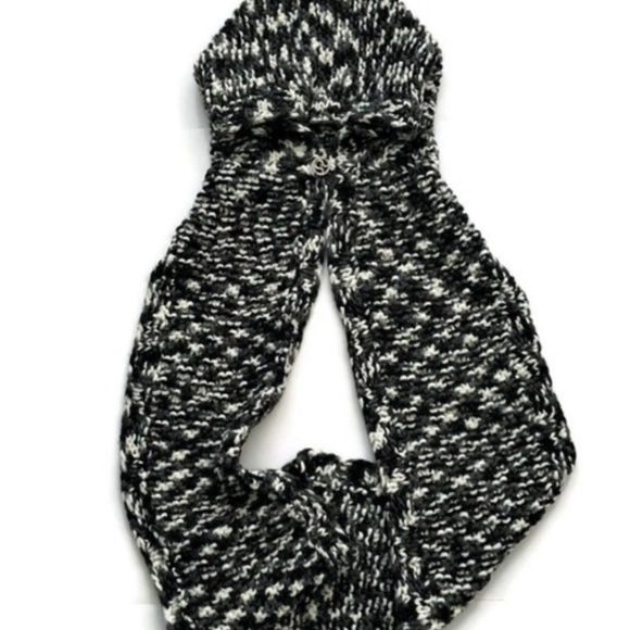 Lululemon Hooded Sweater Infinity Scarf - Picture 4 of 6